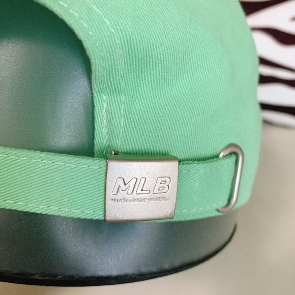 NWT  MLB Baseball Cap, in beautiful light green - Picture 5 of 9